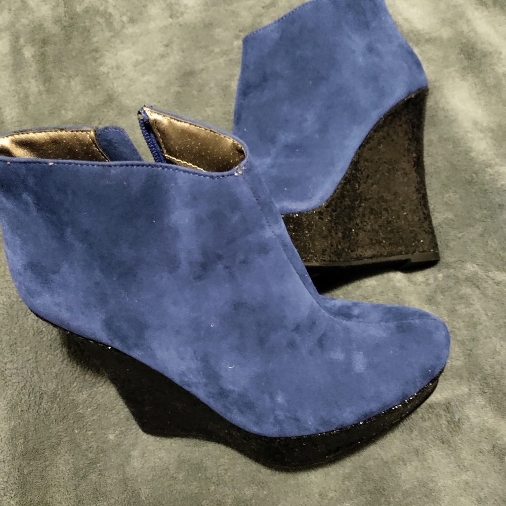 Aquatalia  Blue Suede Ankle Boots